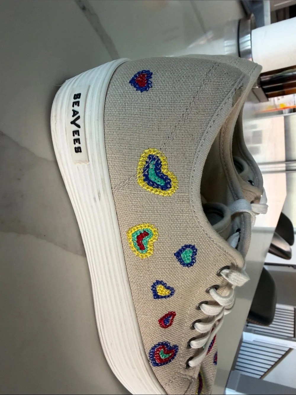 SeaVees Monterey Sneaker Platform Rainbow Heart Embroidered Slub Linen Wmn’s 9